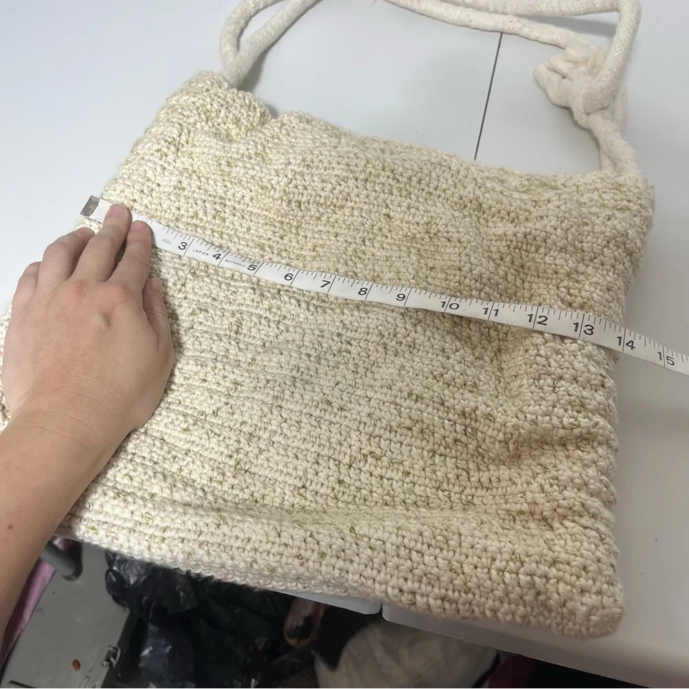 Woven crocheted scrunch side shoulder bag tote clutch purse knit ivory off white
